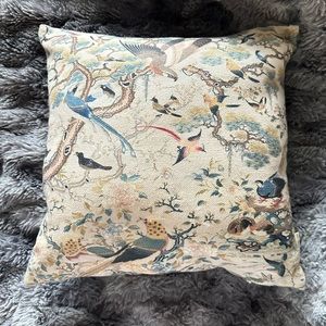 Accent pillow with bird detail